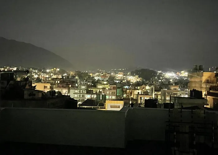 Apartment Expediya Homes - Full Furnish 2 Bhk Roof Flat In